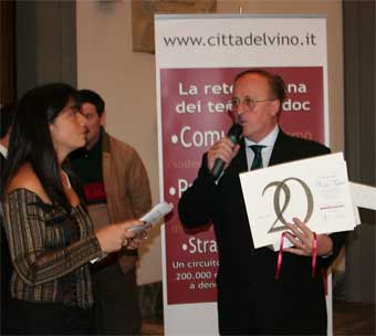 Claudio Fabbro, intervento in Campidoglio 8 febbraio 2007;a sinistra Emanuela Panke dell'Associazione Città del Vino