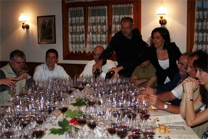 nella foto  di Claudio Fabbro  tecnici, vignaioli e ristoratori 
al Laboratorio  Schioppettino del 6 giugno 2007,presso
l'azienda LA VIARTE-Famiglia Ceschin- di Prepotto (UD)